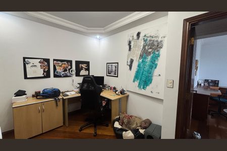 Apartamento à venda com 180m², 3 quartos e 3 vagasEscritório