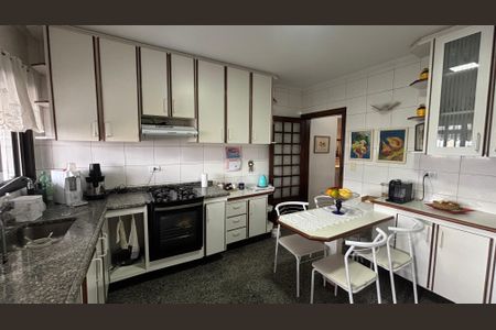 Apartamento à venda com 180m², 3 quartos e 3 vagasCozinha