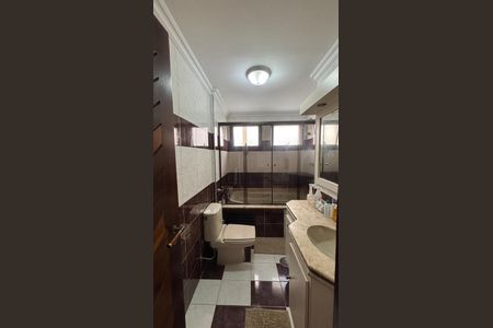 Apartamento à venda com 180m², 3 quartos e 3 vagasBanheiro da Suíte 1