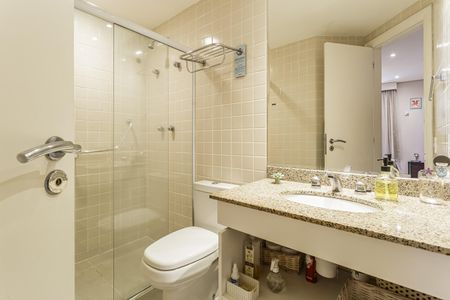 Studio para alugar com 31m², 1 quarto e 1 vaga Studio para alugar com 31m², 1 quarto e 1 vagaBanheiro