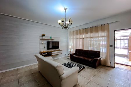 Casa para alugar com 110m², 4 quartos e 2 vagasSala