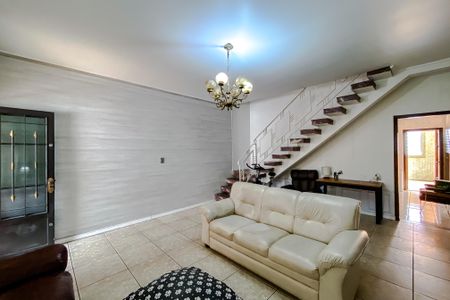 Casa para alugar com 110m², 4 quartos e 2 vagasSala