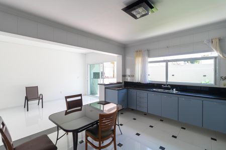 Casa de condomínio à venda com 330m², 4 quartos e sem vagaCozinha