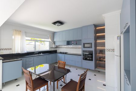 Casa de condomínio à venda com 330m², 4 quartos e sem vagaCozinha