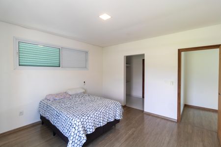 Casa de condomínio à venda com 330m², 4 quartos e sem vagasuíte 03