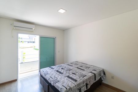 Casa de condomínio à venda com 330m², 4 quartos e sem vagasuíte 02