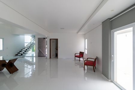 Casa de condomínio à venda com 330m², 4 quartos e sem vagaSalas