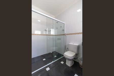 Casa de condomínio à venda com 330m², 4 quartos e sem vagaBanheiro da Suíte 04