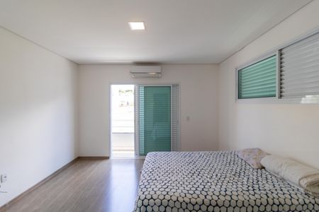 Casa de condomínio à venda com 330m², 4 quartos e sem vagasuíte 03