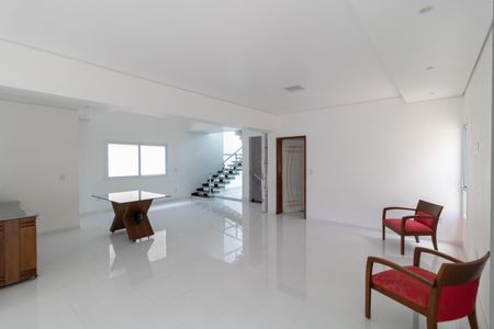 Casa de condomínio à venda com 330m², 4 quartos e sem vagaSalas