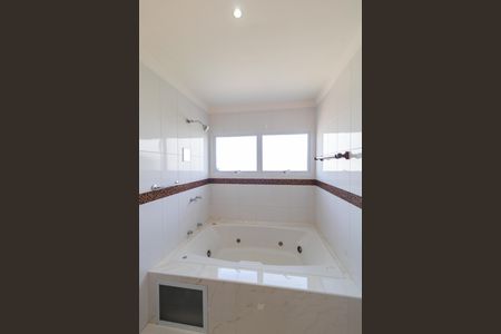 Casa de condomínio à venda com 330m², 4 quartos e sem vagaBanheiro da suíte 01
