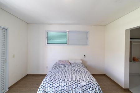 Casa de condomínio à venda com 330m², 4 quartos e sem vagasuíte 03