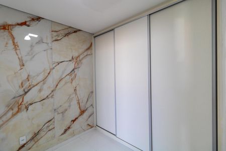 Casa de condomínio à venda com 330m², 4 quartos e sem vagaCloset da suíte 01