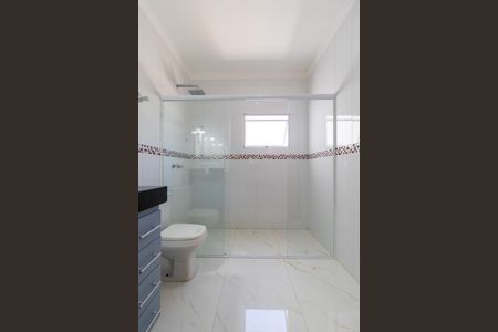 Casa de condomínio à venda com 330m², 4 quartos e sem vagaBanheiro da suíte 02