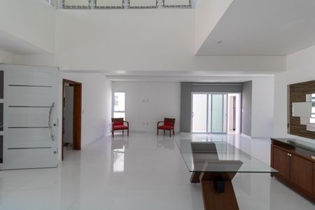 Casa de condomínio à venda com 330m², 4 quartos e sem vagaSalas