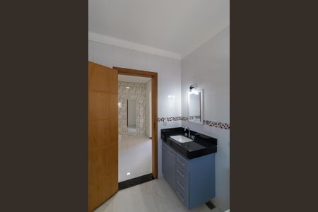 Casa de condomínio à venda com 330m², 4 quartos e sem vagaBanheiro da suíte 02