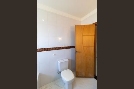 Casa de condomínio à venda com 330m², 4 quartos e sem vagaBanheiro da suíte 01