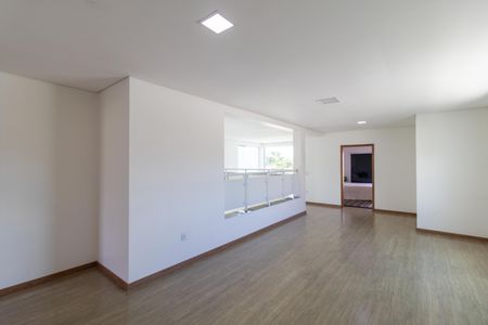 Casa de condomínio à venda com 330m², 4 quartos e sem vagaSala íntima