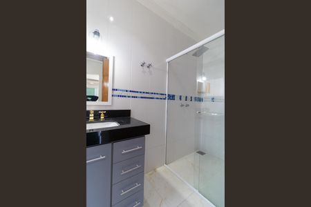 Casa de condomínio à venda com 330m², 4 quartos e sem vagaBanheiro da suíte 03