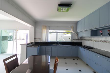 Casa de condomínio à venda com 330m², 4 quartos e sem vagaCozinha