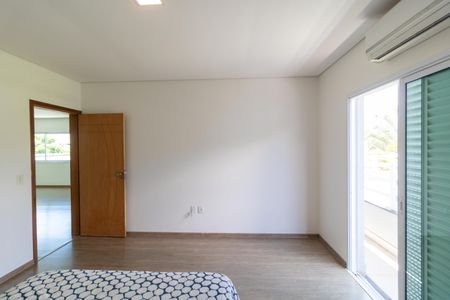 Casa de condomínio à venda com 330m², 4 quartos e sem vagasuíte 03