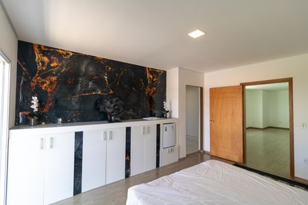 Casa de condomínio à venda com 330m², 4 quartos e sem vagaSuíte 01