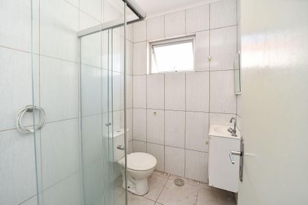 Banheiro de apartamento para alugar com 1 quarto, 42m² em Jardim Dona Leopoldina, Porto Alegre