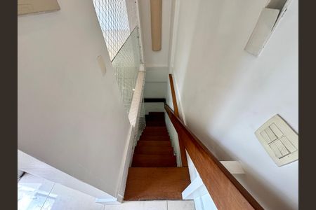 Apartamento para alugar com 170m², 2 quartos e 1 vagaEscada