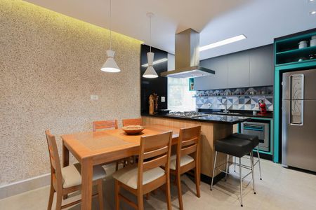 Apartamento à venda com 100m², 2 quartos e 1 vagaSala de jantar