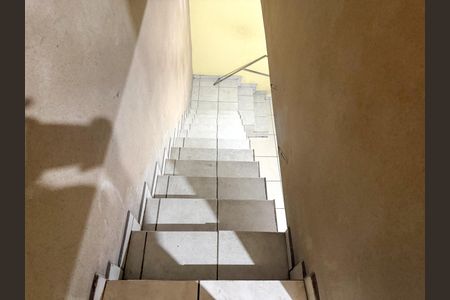 Casa à venda com 130m², 3 quartos e 1 vaga Casa à venda com 130m², 3 quartos e 1 vagaEscada