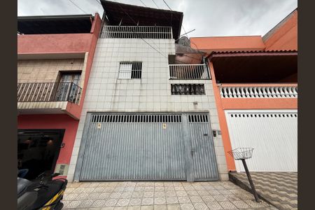 Casa à venda com 130m², 3 quartos e 1 vaga Casa à venda com 130m², 3 quartos e 1 vagaFachada