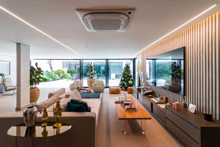 Casa à venda com 5 quartos, 500m² em Jardim Morumbi, São Paulo