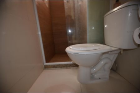 Banheiro de apartamento para alugar com 2 quartos, 47m² em Praça Seca, Rio de Janeiro