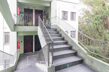 Apartamento para alugar com 47m², 2 quartos e 1 vaga Apartamento para alugar com 47m², 2 quartos e 1 vagaEscada