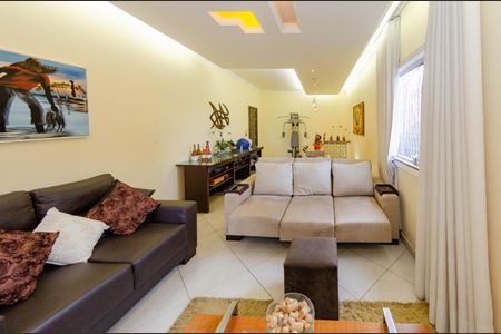 Casa à venda com 560m², 4 quartos e 3 vagasSala 2