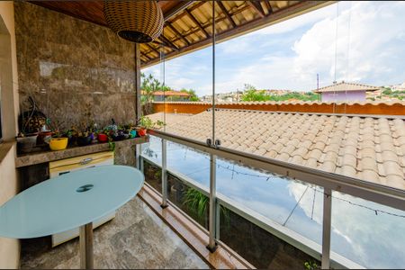 Casa à venda com 560m², 4 quartos e 3 vagasVaranda cozinha