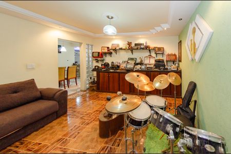 Casa à venda com 560m², 4 quartos e 3 vagasSala