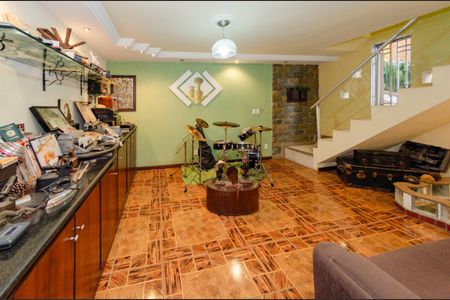 Casa à venda com 560m², 4 quartos e 3 vagasSala