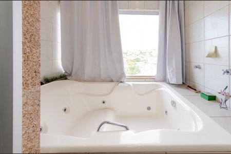 Casa à venda com 560m², 4 quartos e 3 vagasBanheiro social 2