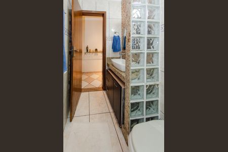 Casa à venda com 560m², 4 quartos e 3 vagasBanheiro social 1