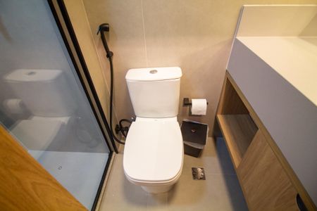 Banheiro de kitnet/studio para alugar com 1 quarto, 31m² em Jardim das Acacias, São Paulo