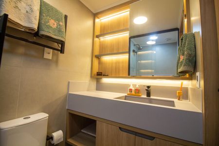 Banheiro de kitnet/studio para alugar com 1 quarto, 31m² em Jardim das Acacias, São Paulo