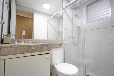 Banheiro de apartamento para alugar com 2 quartos, 135m² em Cabral, Curitiba