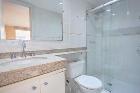 Apartamento para alugar com 135m², 2 quartos e 2 vagas Apartamento para alugar com 135m², 2 quartos e 2 vagasBanheiro da suíte 1