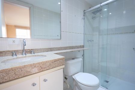 Apartamento para alugar com 135m², 2 quartos e 2 vagas Apartamento para alugar com 135m², 2 quartos e 2 vagasBanheiro da suíte 1