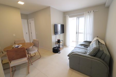 Sala de apartamento para alugar com 2 quartos, 75m² em Km 18, Osasco
