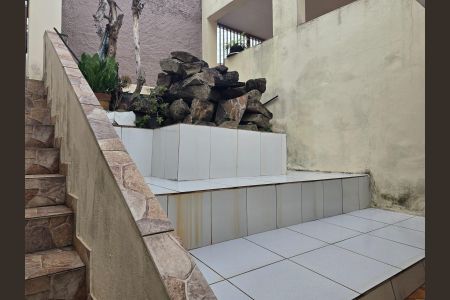 Casa à venda com 140m², 2 quartos e 1 vagaEscada