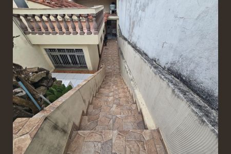 Casa à venda com 140m², 2 quartos e 1 vagaEscada