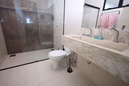 Casa para alugar com 156m², 3 quartos e 2 vagasBanheiro do Quarto 1