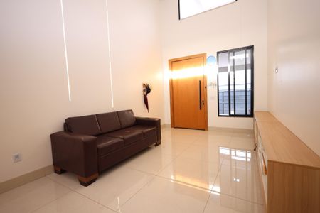 Casa para alugar com 156m², 3 quartos e 2 vagasSala